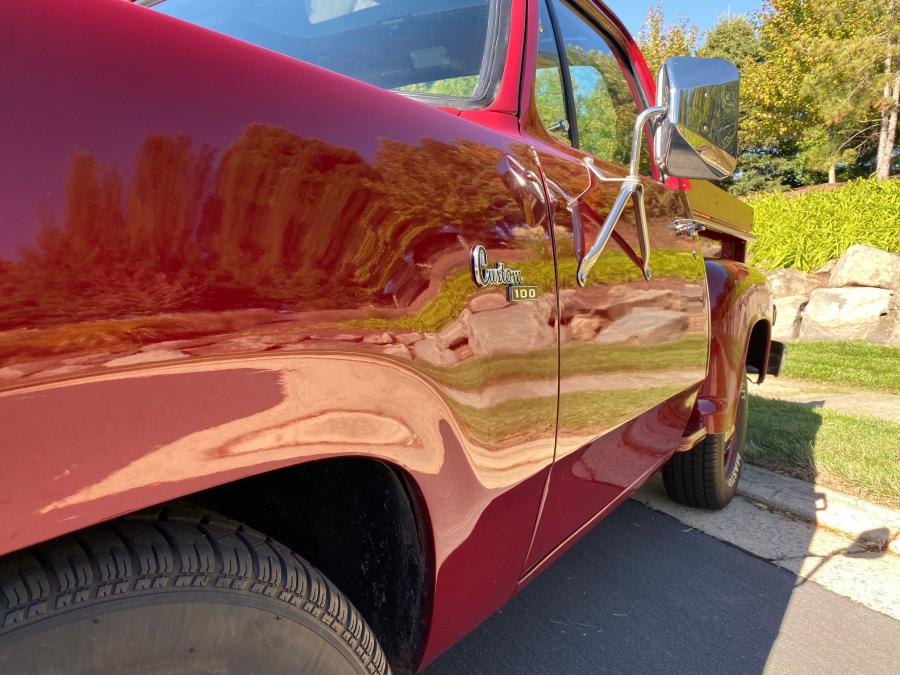 Детали экстерьера Dodge D100 Custom Pickup 1979 года  (фото 51 из 92)